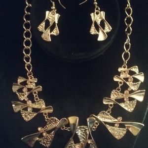 Necklace and earrings set